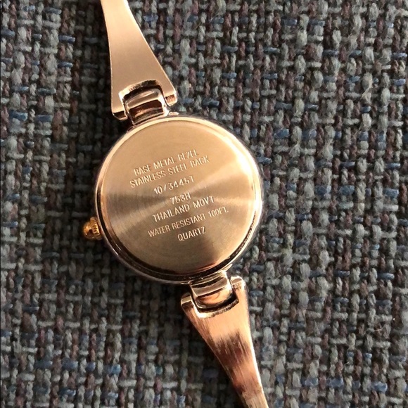 Beautiful Anne Klein II silver watch - Picture 4 of 5
